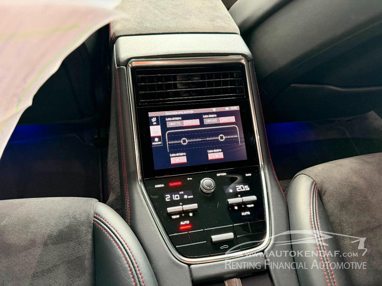 Porsche Panamera 4.0 GTS auto