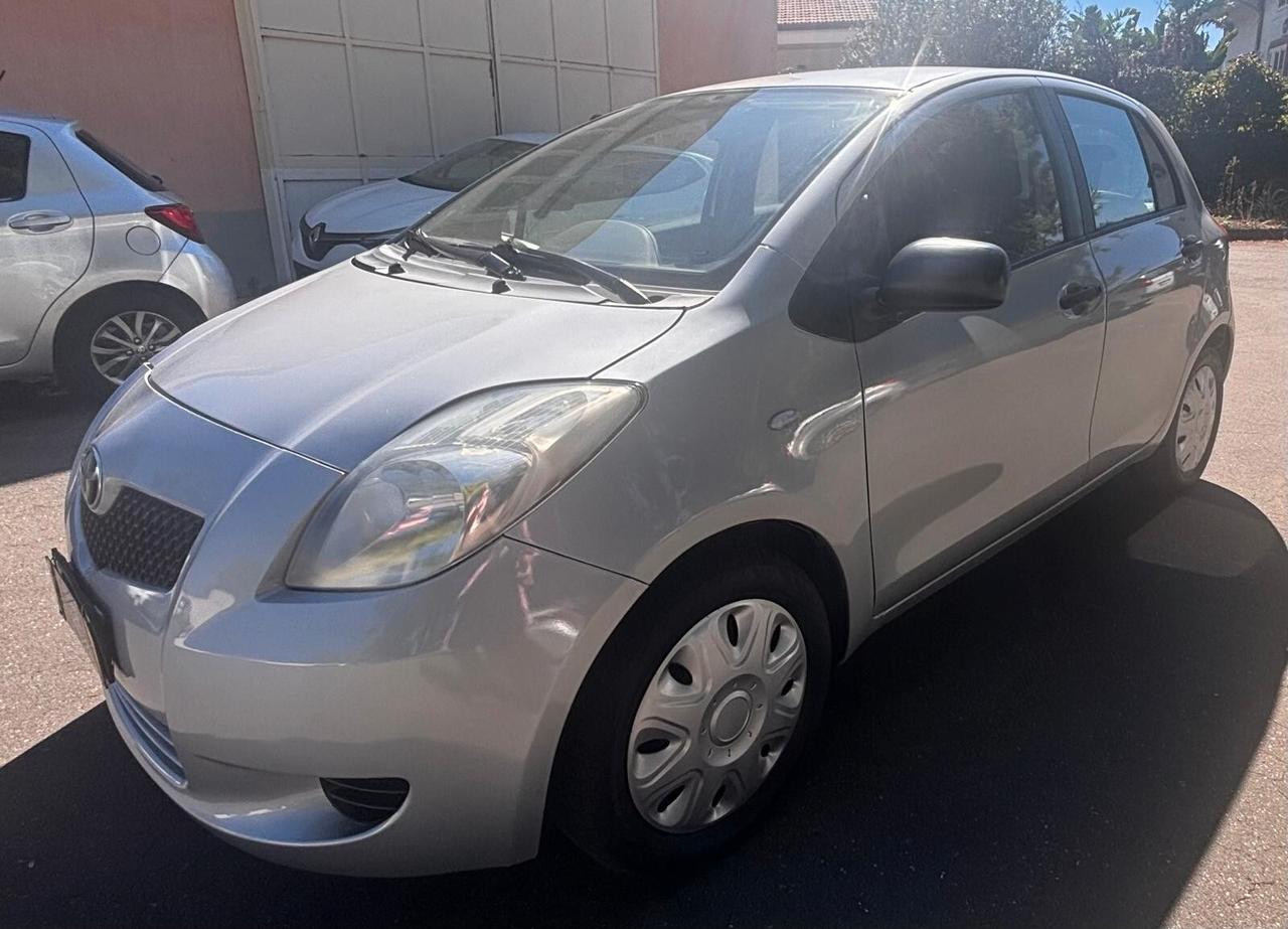 Toyota Yaris 1.0 5 porte