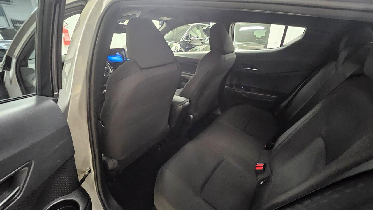 Toyota C-HR 1.8 Hybrid E-CVT Business