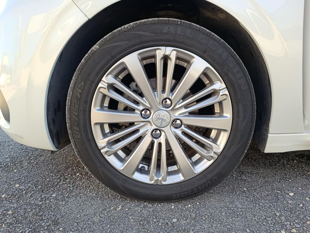 Peugeot 208 1.2 puretech Allure 82cv 5p