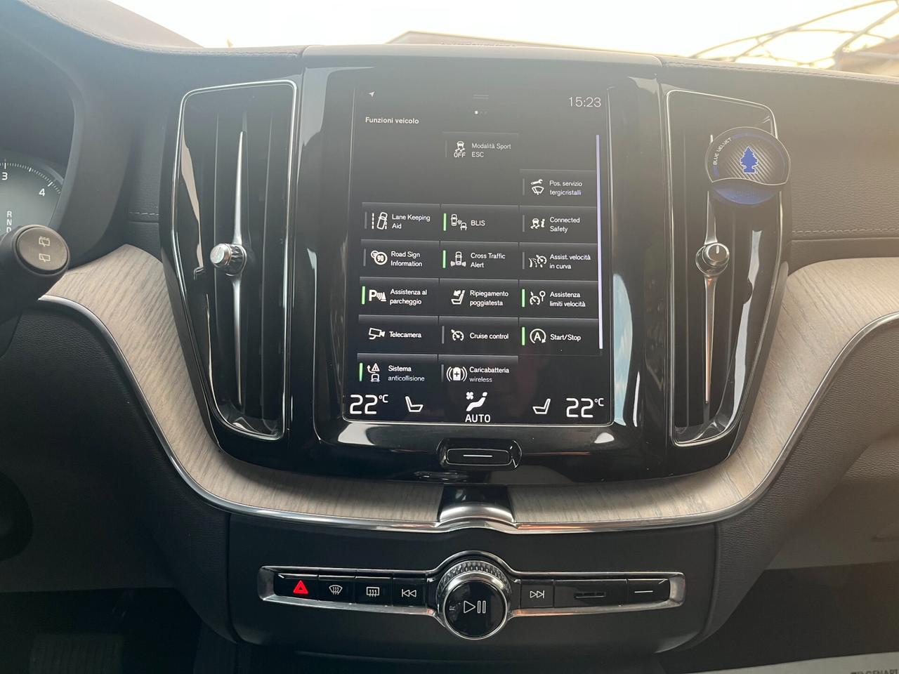 Volvo XC 60 XC60 B4 (d) AWD Geartronic Momentum Pro