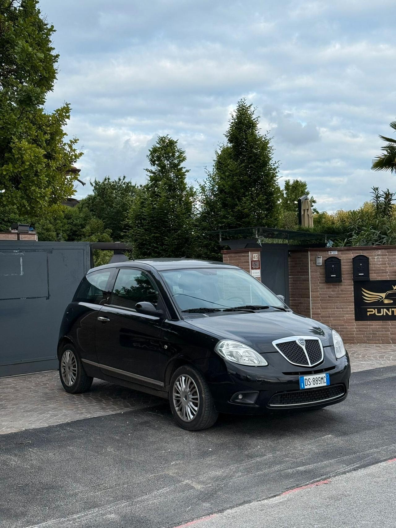 Lancia Ypsilon 1.2 Modamilano