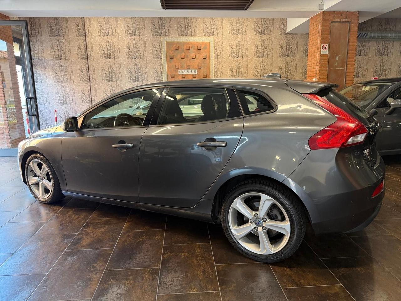 Volvo V40 D2 1.6 Summum