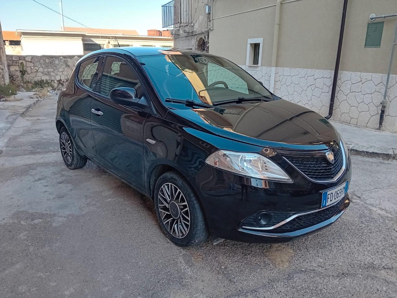 Lancia Ypsilon 1.2 69 CV 5 porte Opening Edition
