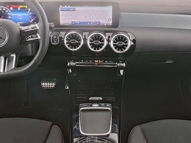 MERCEDES-BENZ CLA 180 Shooting Brake AMG Line Advanced Plus