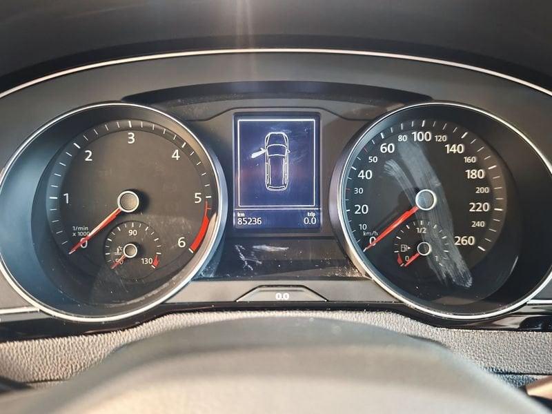 Volkswagen Passat Passat Variant 1.6 TDI SCR DSG R-Line