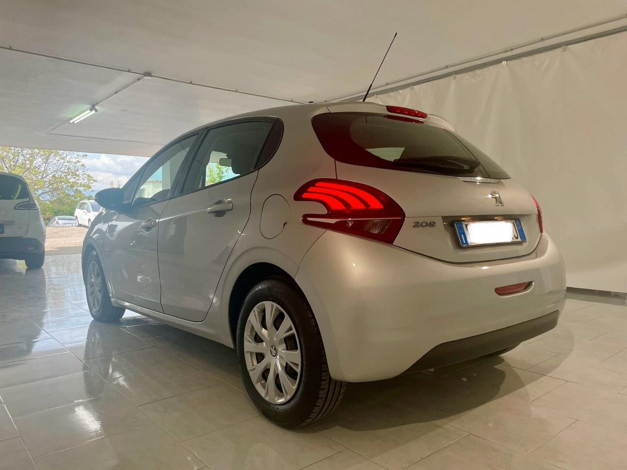 Peugeot 208 BlueHDi 75 5 porte NEOPATENTATI