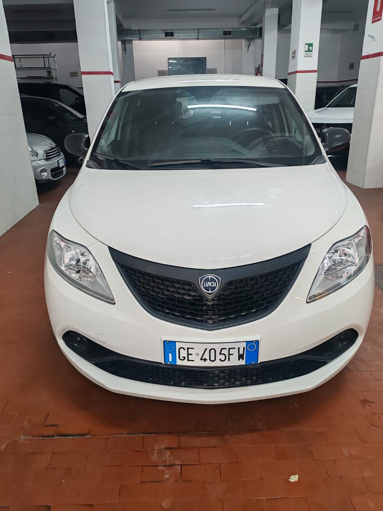 Lancia Ypsilon 5 Porte Ypsilon 1.0 firefly hybrid Silver s&s 70cv