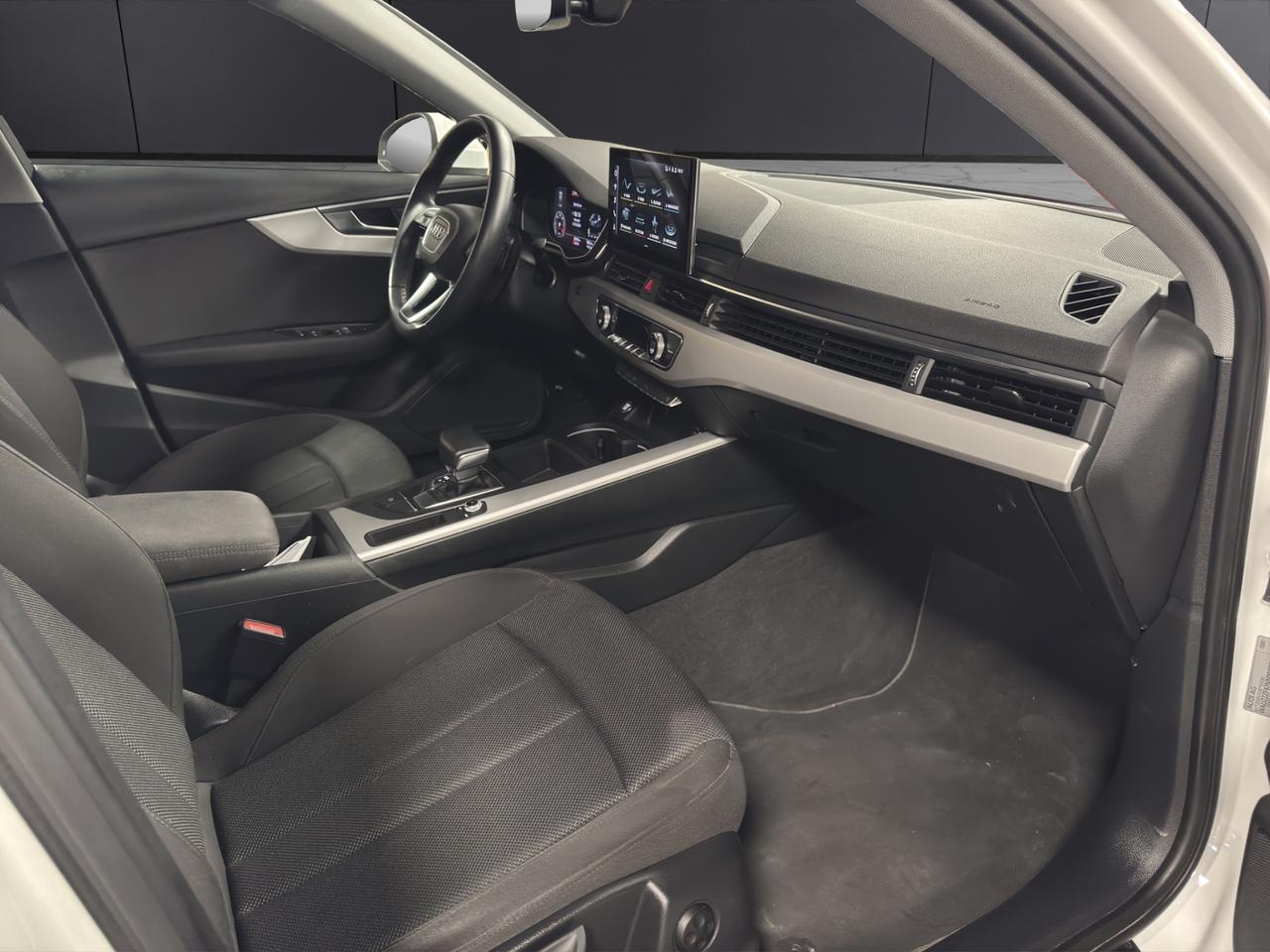 Audi A4 Berlina A4 30 2.0 tdi mhev Business Advanced 136cv s-tronic