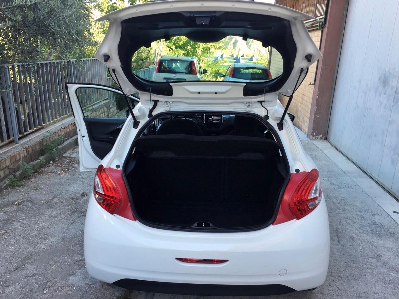 Peugeot 208 1.4 HDi 68 CV 5 porte Allure