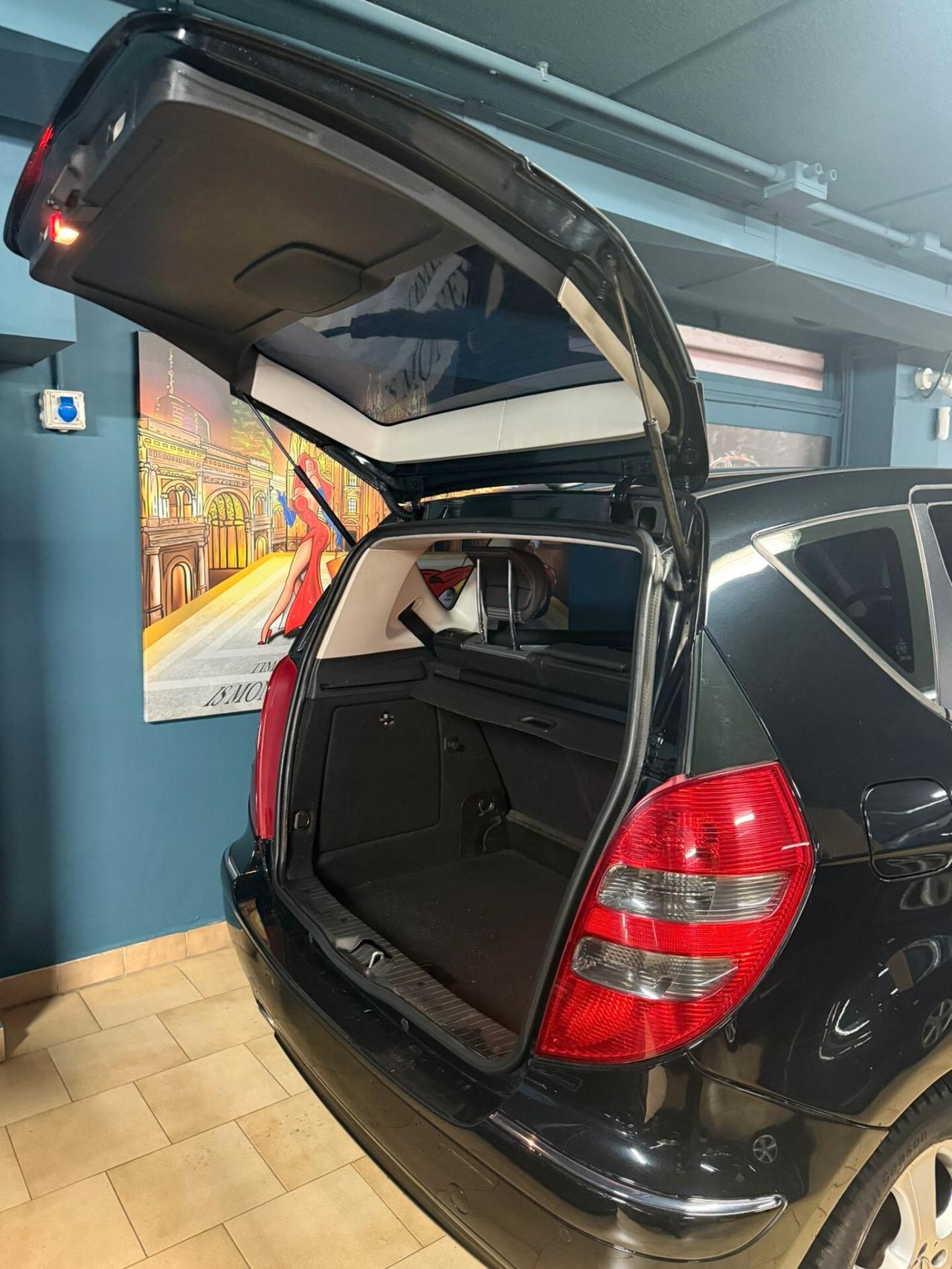 A200 136CV ENTRA OVUNQUE DENTRO MILANO!