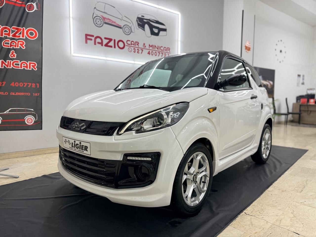 Ligier JS 50 Black & White