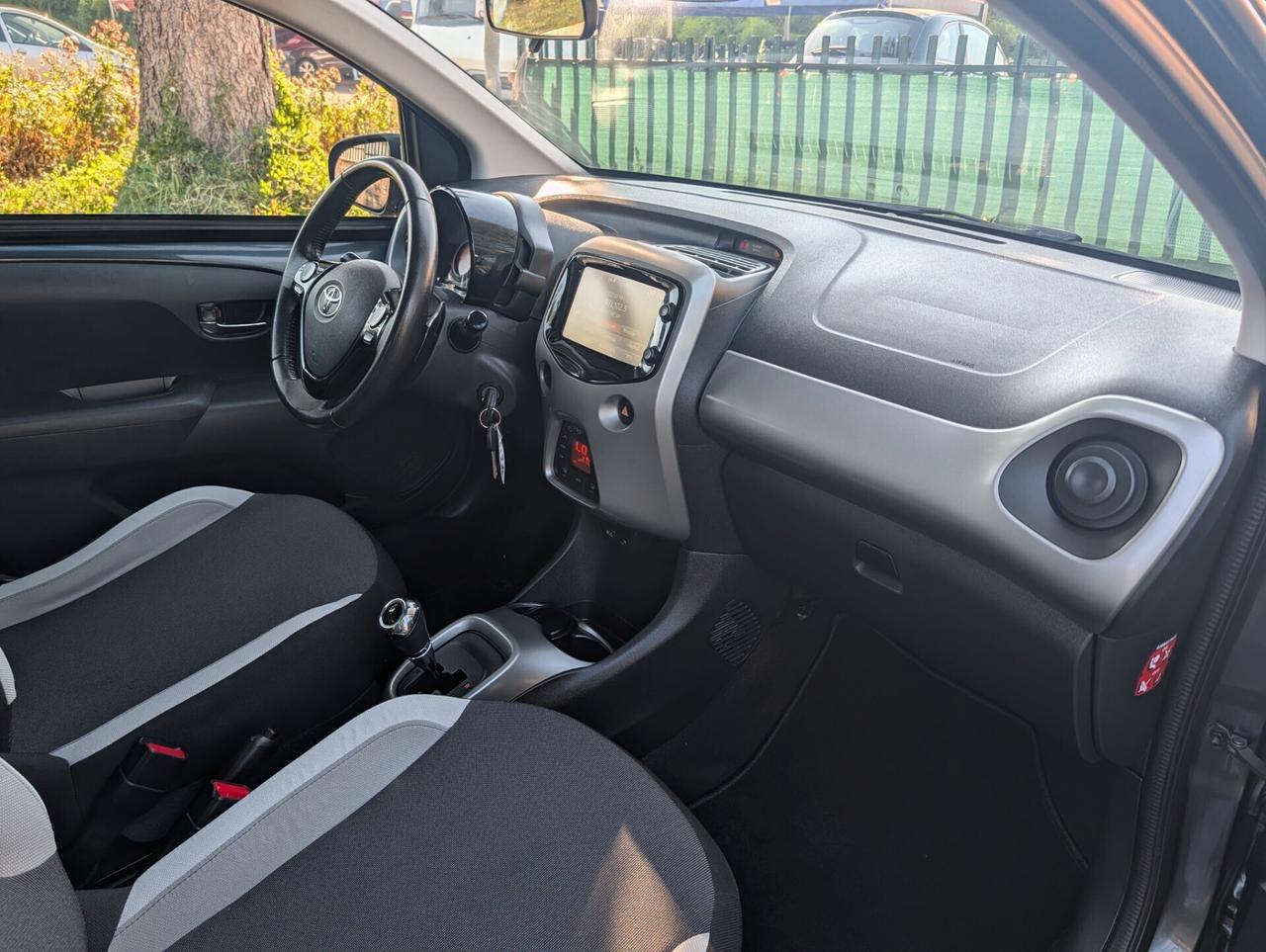 Toyota Aygo 1.0 VVT-i 69 CV 5 porte x-play MMT