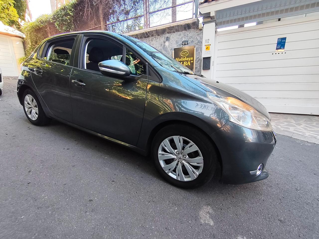 Peugeot 208 1.4 HDi 68 CV 2014