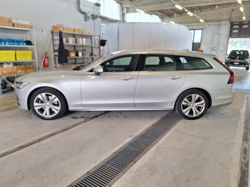 Volvo V90 2.0 B4 Momentum Business Pro AWD Geartronic