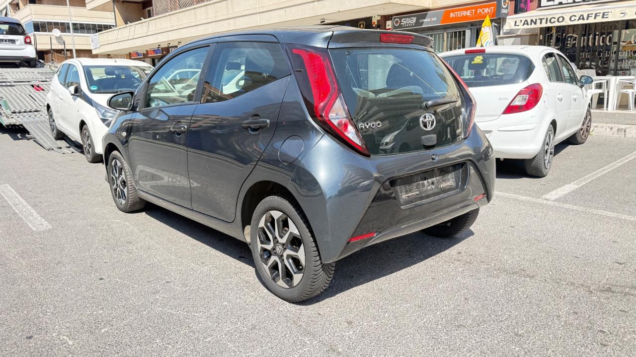 Toyota Aygo 1.0 VVT-i 72 CV 5 porte x-play LED NAVI KAMERA CERCHI 16 PDC BLUETOOTH