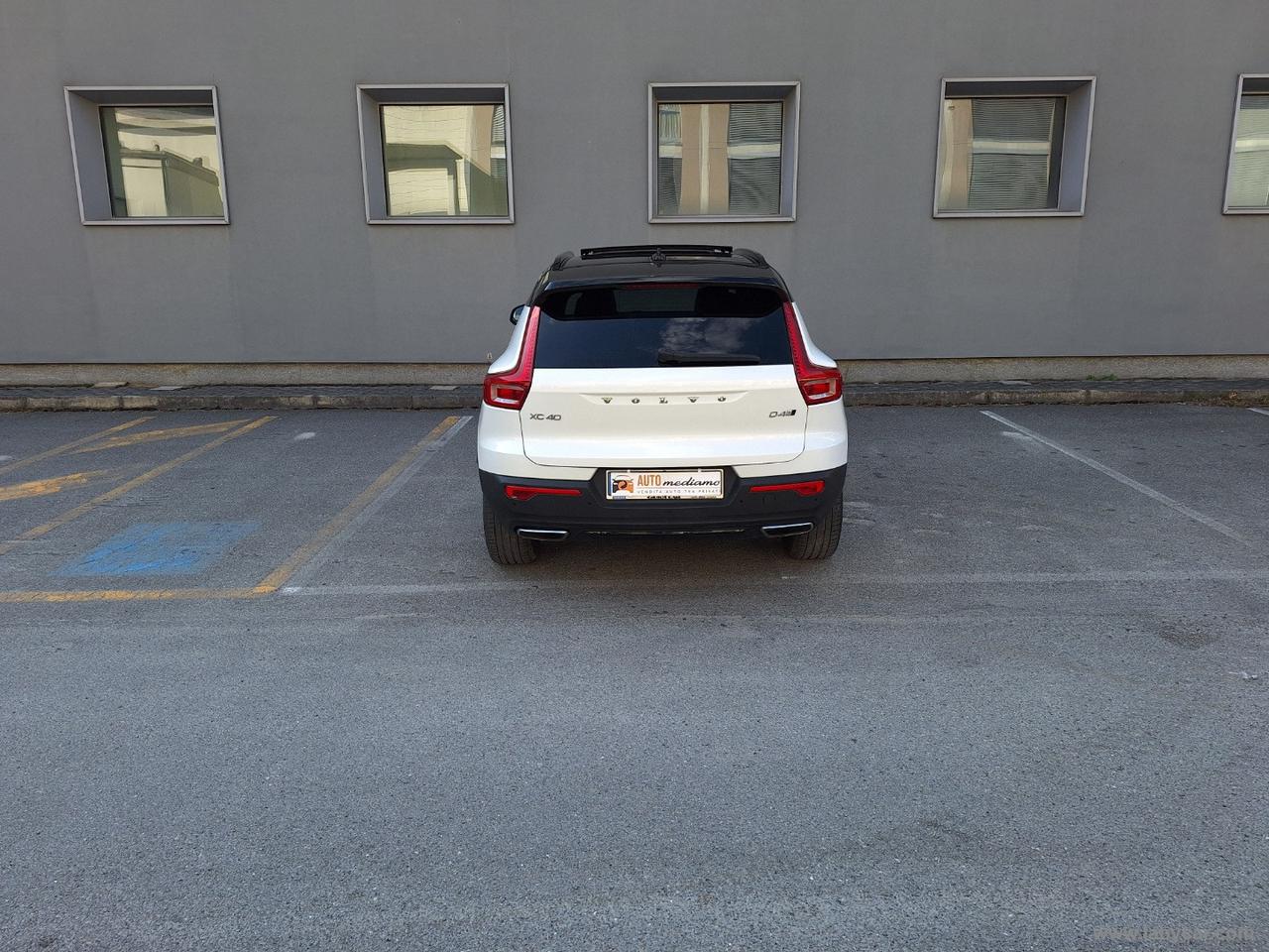 VOLVO XC40 D4 AWD R-design TETTO TAGLIANDI VOLVO UFF 360