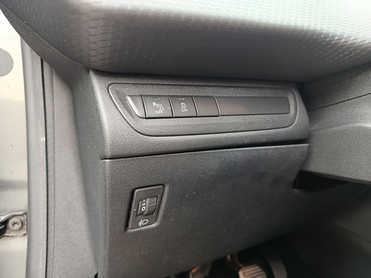 Peugeot 208 Allure 1.2 PureTech 82 #8383