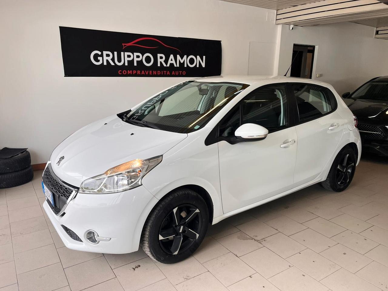 Peugeot 208 1.4 HDi 68 CV 5 porte Allure