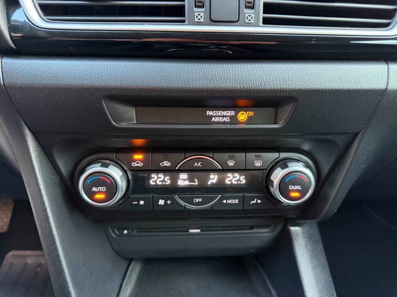 Mazda 3 5 Porte 3 5p 1.5 Evolve 100cv E6 NAVI+XENON+PDC NEOPATENTATI OK