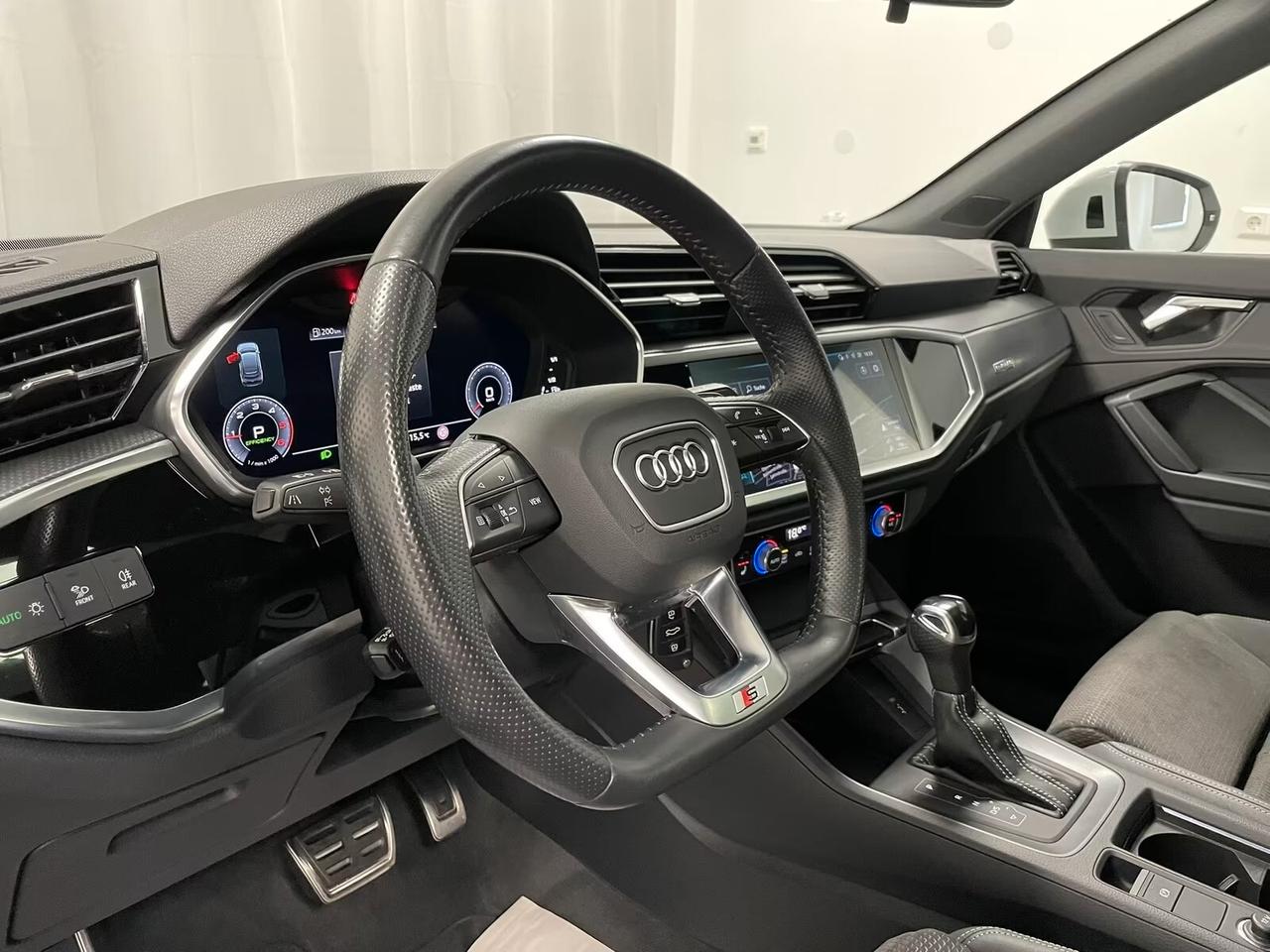 Audi Q3 SPB 40 TDI Q4 S-LINE PANO MATRIX