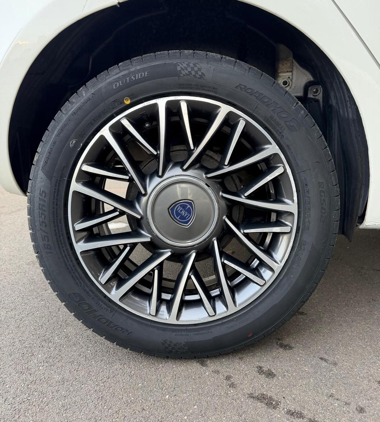 Lancia Ypsilon 1.2 69 CV 5 porte Gold