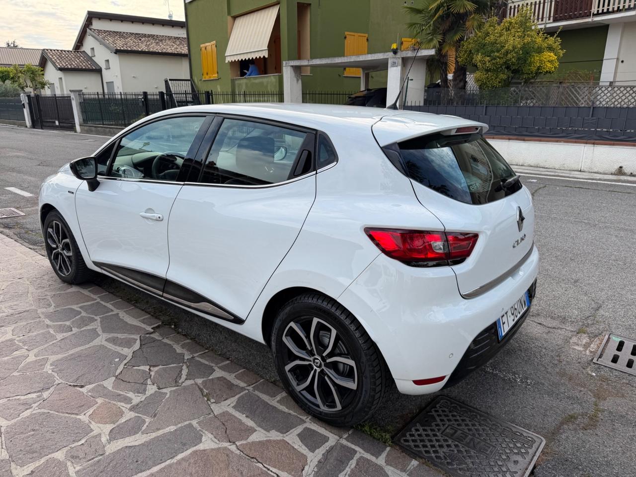 Renault Clio TCe 12V 75 CV 5 porte Moschino Life