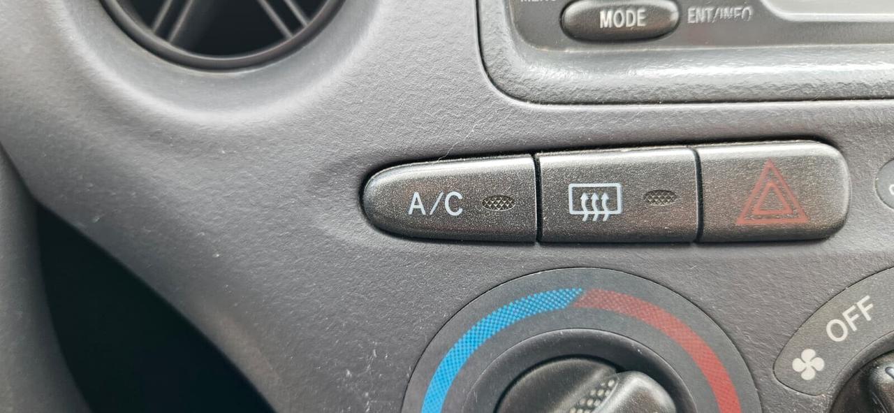 Toyota Yaris 1.0 16V 5 porte Sol