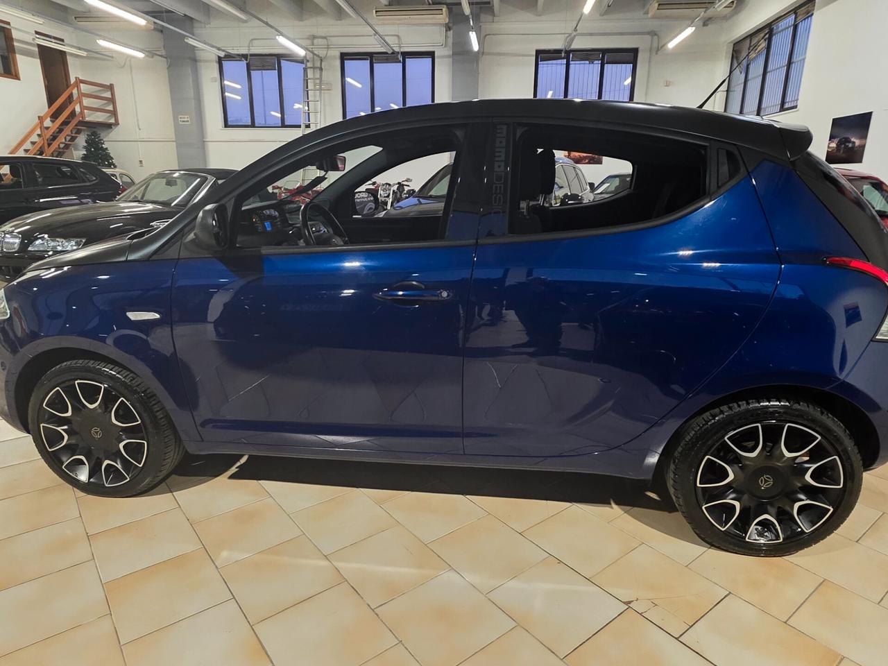 Lancia Ypsilon 1.2 69 CV 5 porte S Momodesign