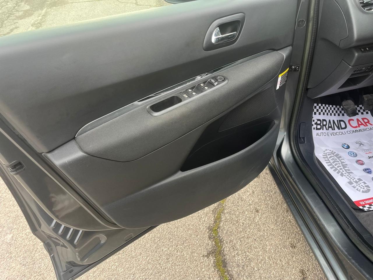 Peugeot 5008 1.6 HDi 115CV Active Unipro 2013