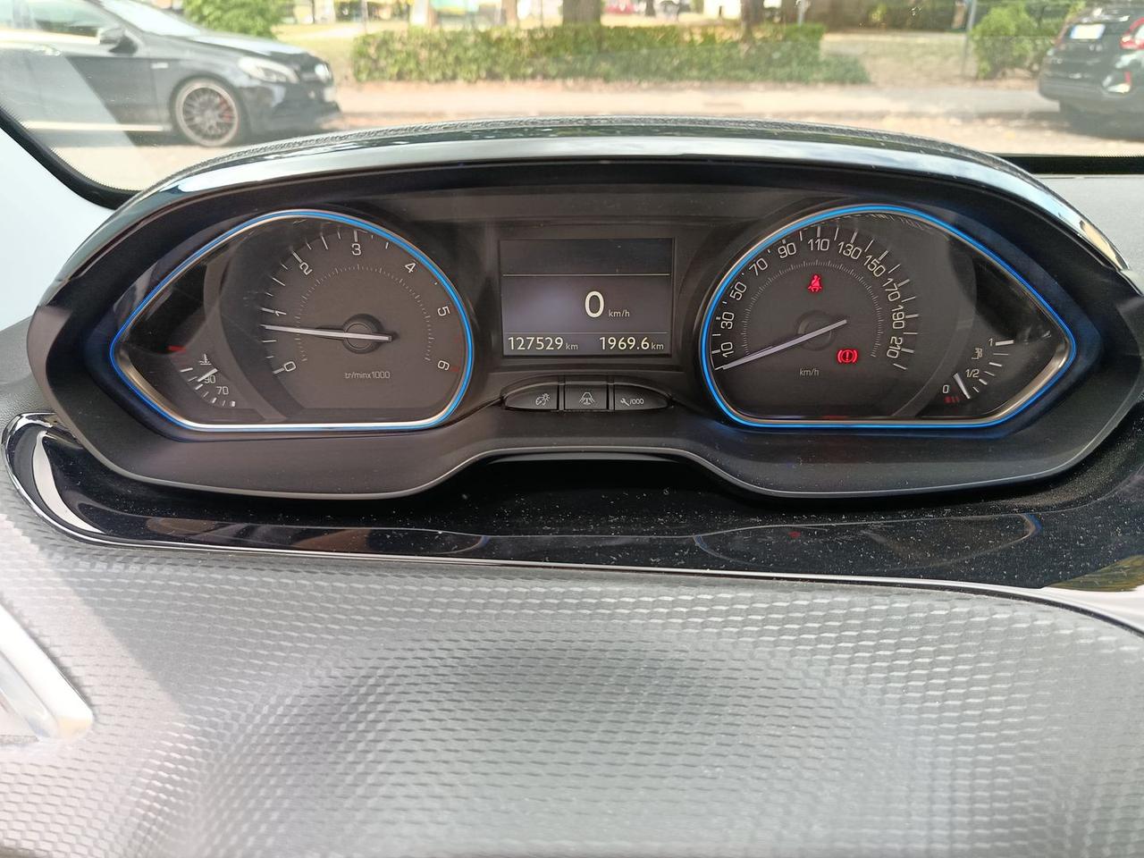 Peugeot 2008 Allure 1.6 Blue HDI 120 #6505