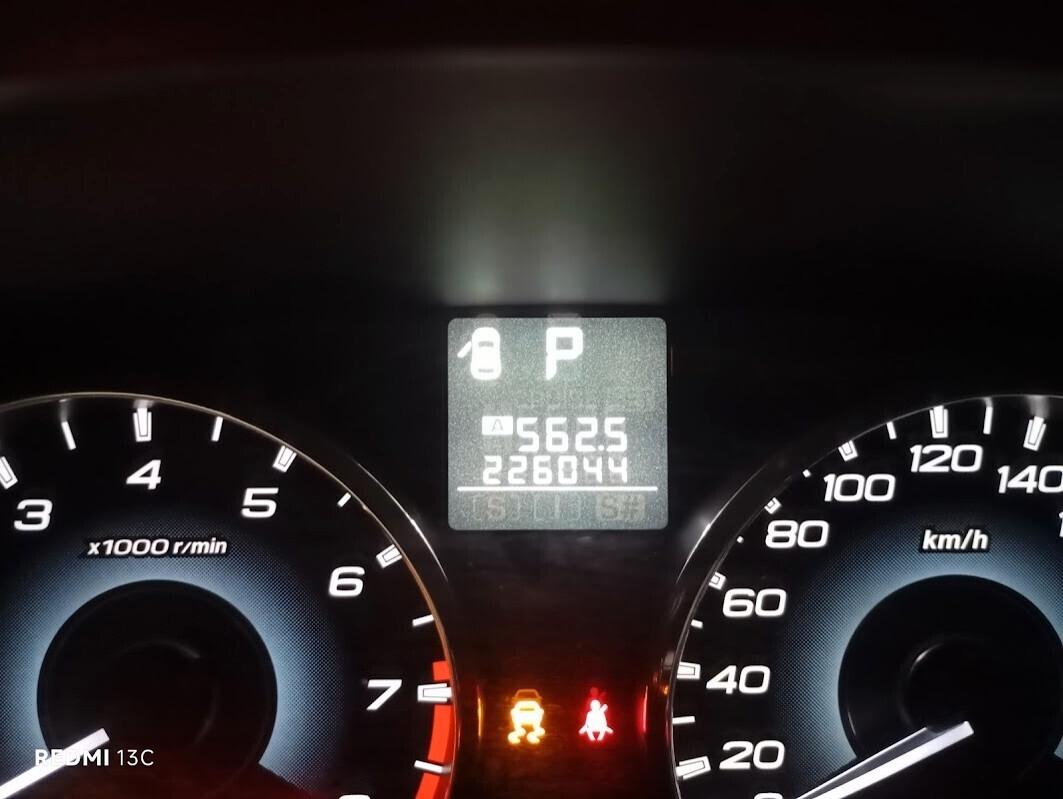 Subaru Legacy del 2013 GPL 2033 GANCIO TRAINO THULE