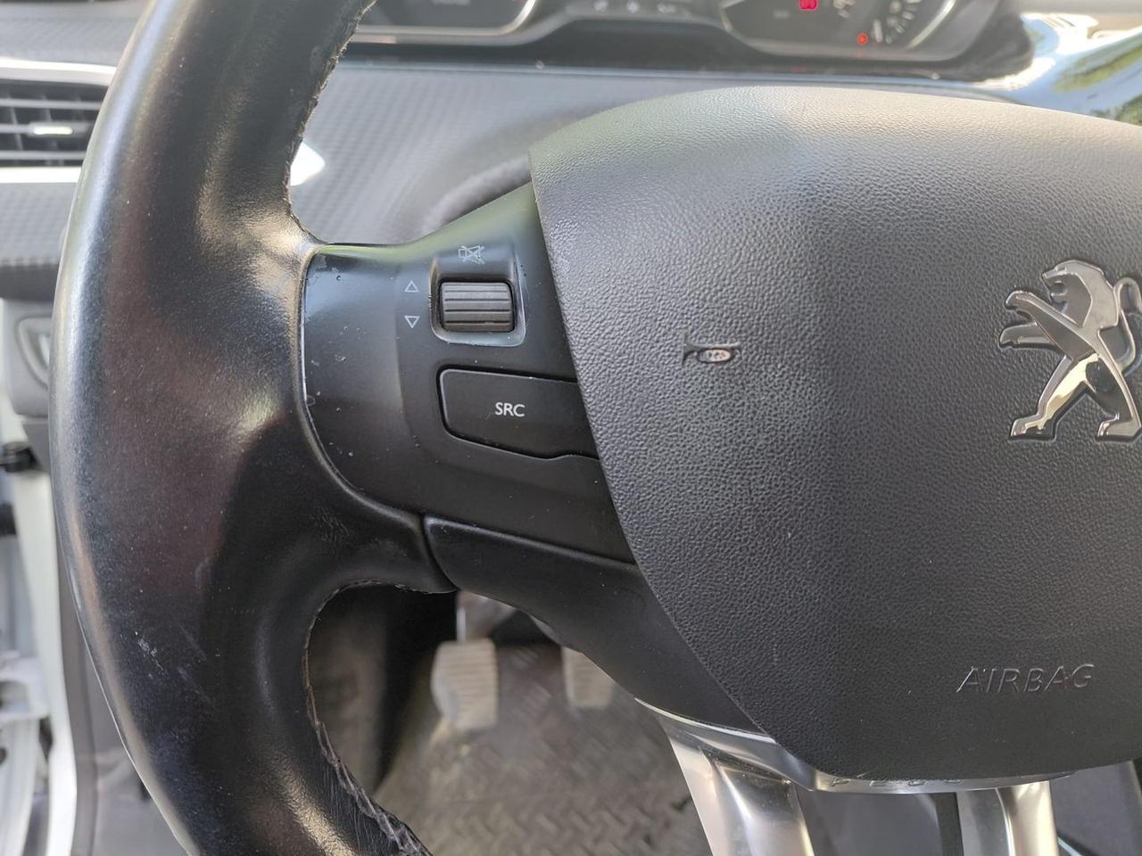 Peugeot 2008 Allure 1.6 Blue HDI 100 #10511