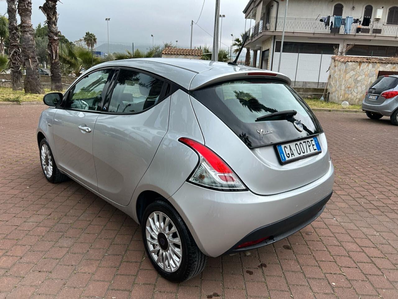 Lancia Ypsilon 1.2 69 CV 5 porte S&S Platinum