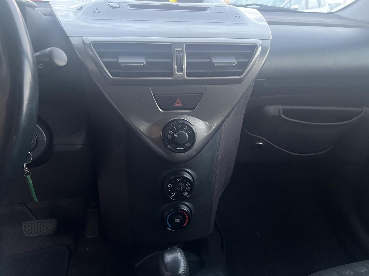 toyota iq automatica colore nera benzina come nuov