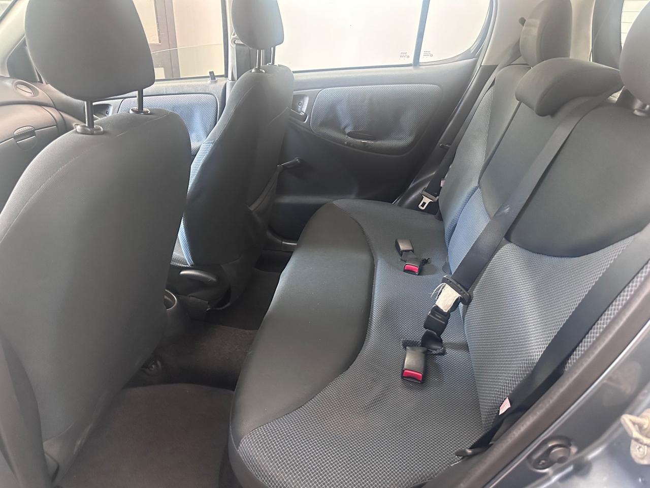 Toyota Yaris 1.0i 16V cat 5 porte Sol 2005