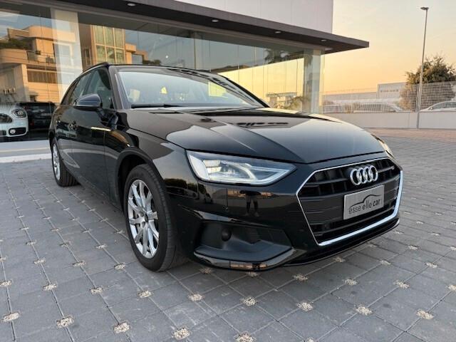 Audi A4 Avant 30 TDI/136 CV S tronic Business 2022