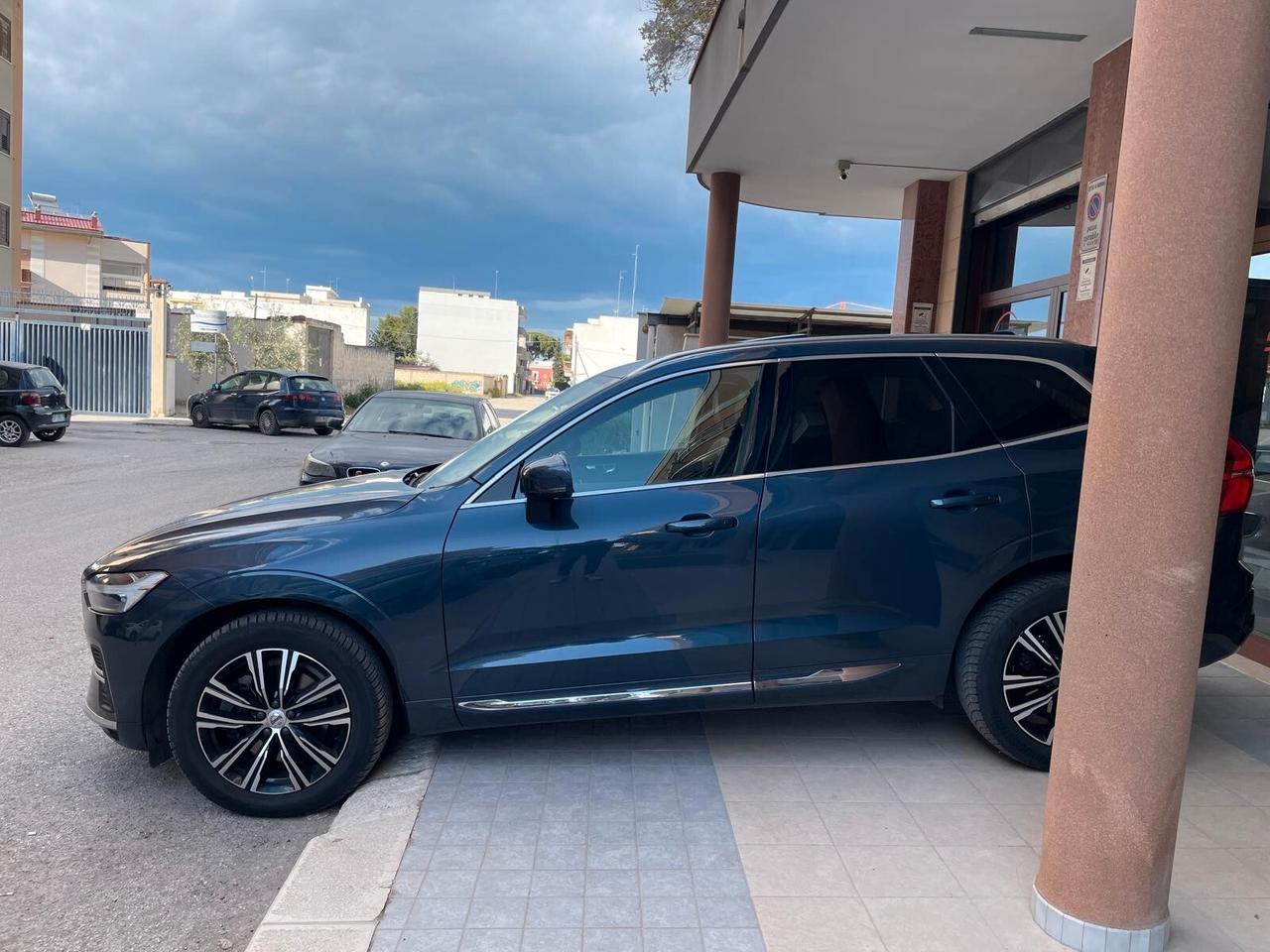 Volvo XC 60 B4 (d) 20d 197CV Aut. INSCRIPTION TETTO NAVY PELLE LED 19