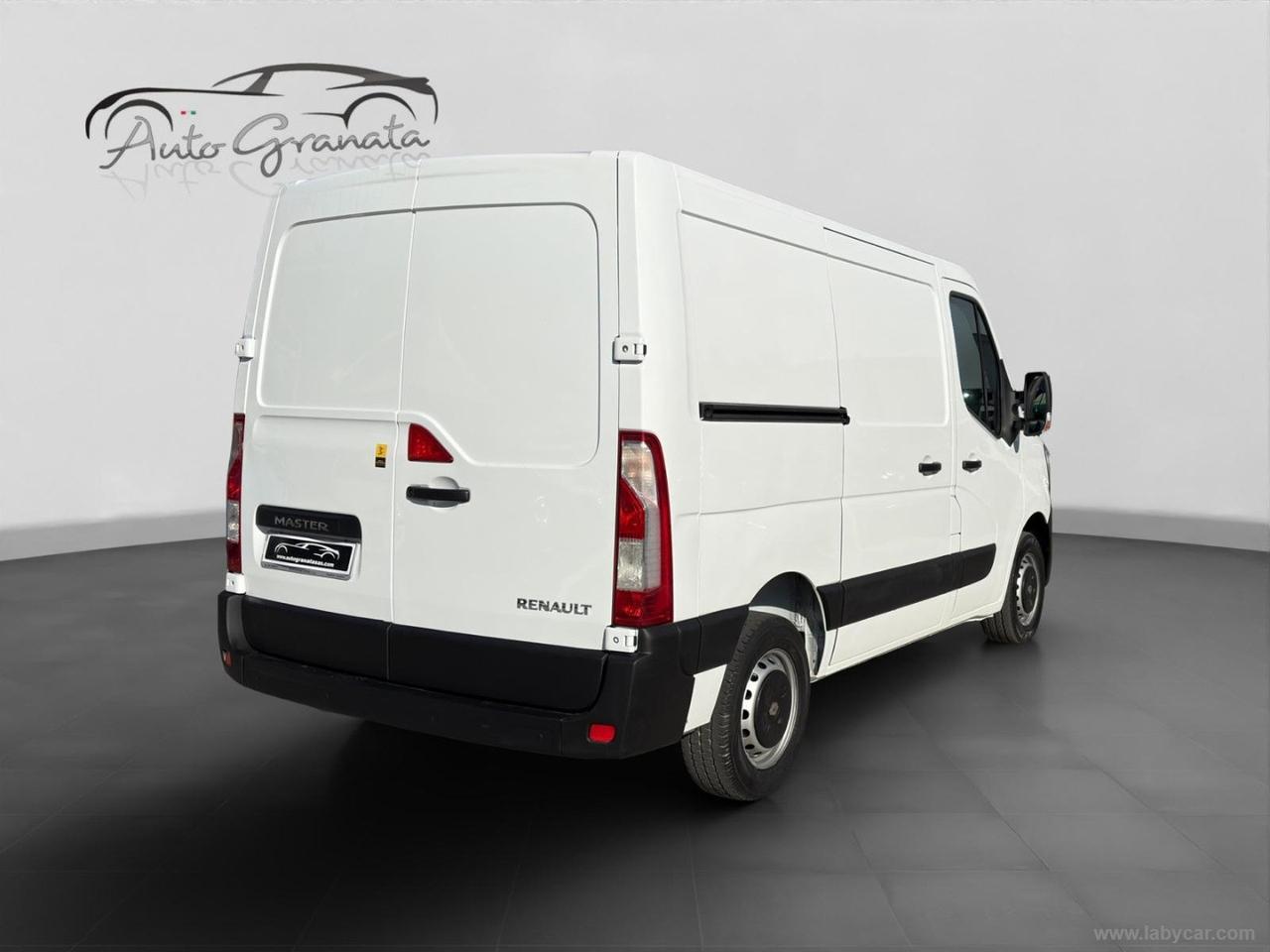 Master T28 2.3dCi135 PC-TM Furg. Ice