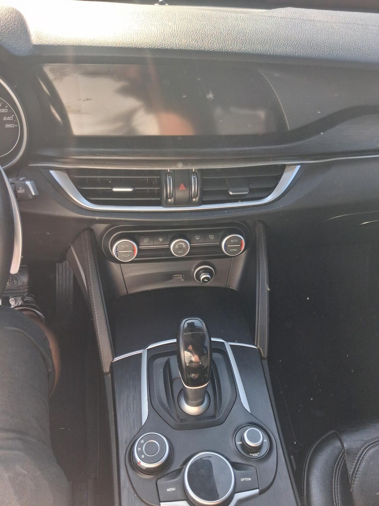 Alfa Romeo Stelvio 2.2 Turbodiesel 180 CV AT8 RWD Executive