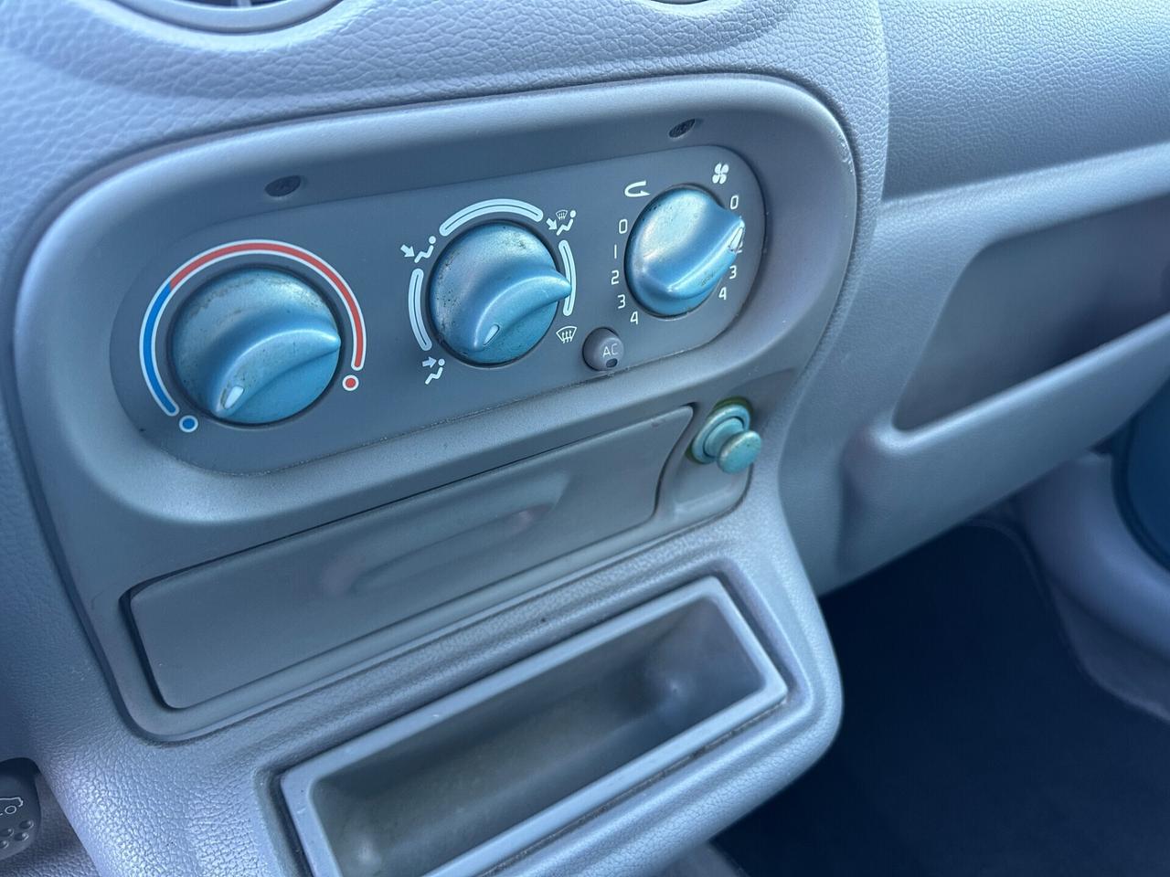 Renault Twingo 1.2i cat Authentique Neopatentati