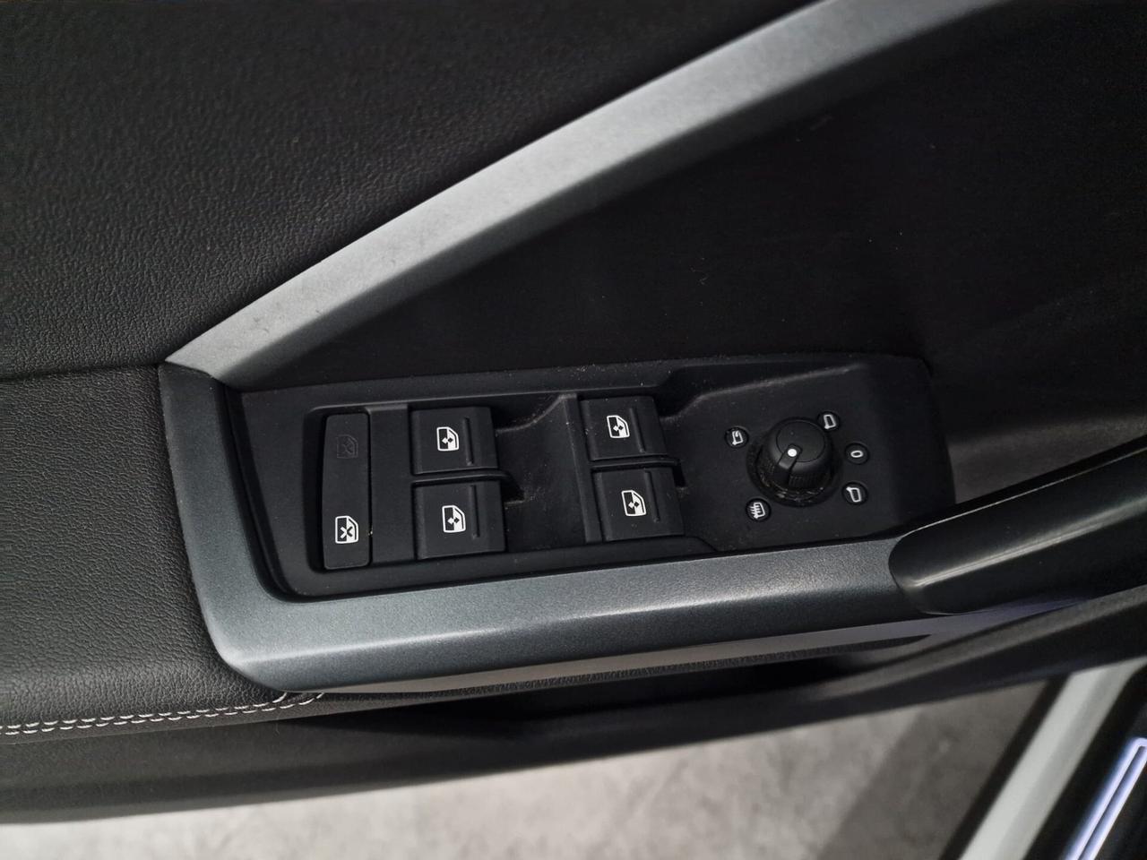 Audi Q3 SPB 35 TDI S tronic line edition 2.0 150CV Identity Black