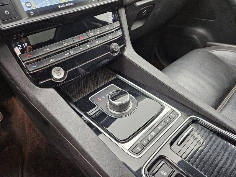 Jaguar F-Pace 2.0 D 180 CV AWD aut.