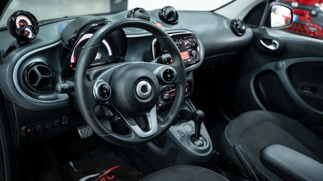 Smart ForFour 1.0 SUPERPASSION 71 CV TWINAMIC AUTO 16" LED FULL OPTIONAL