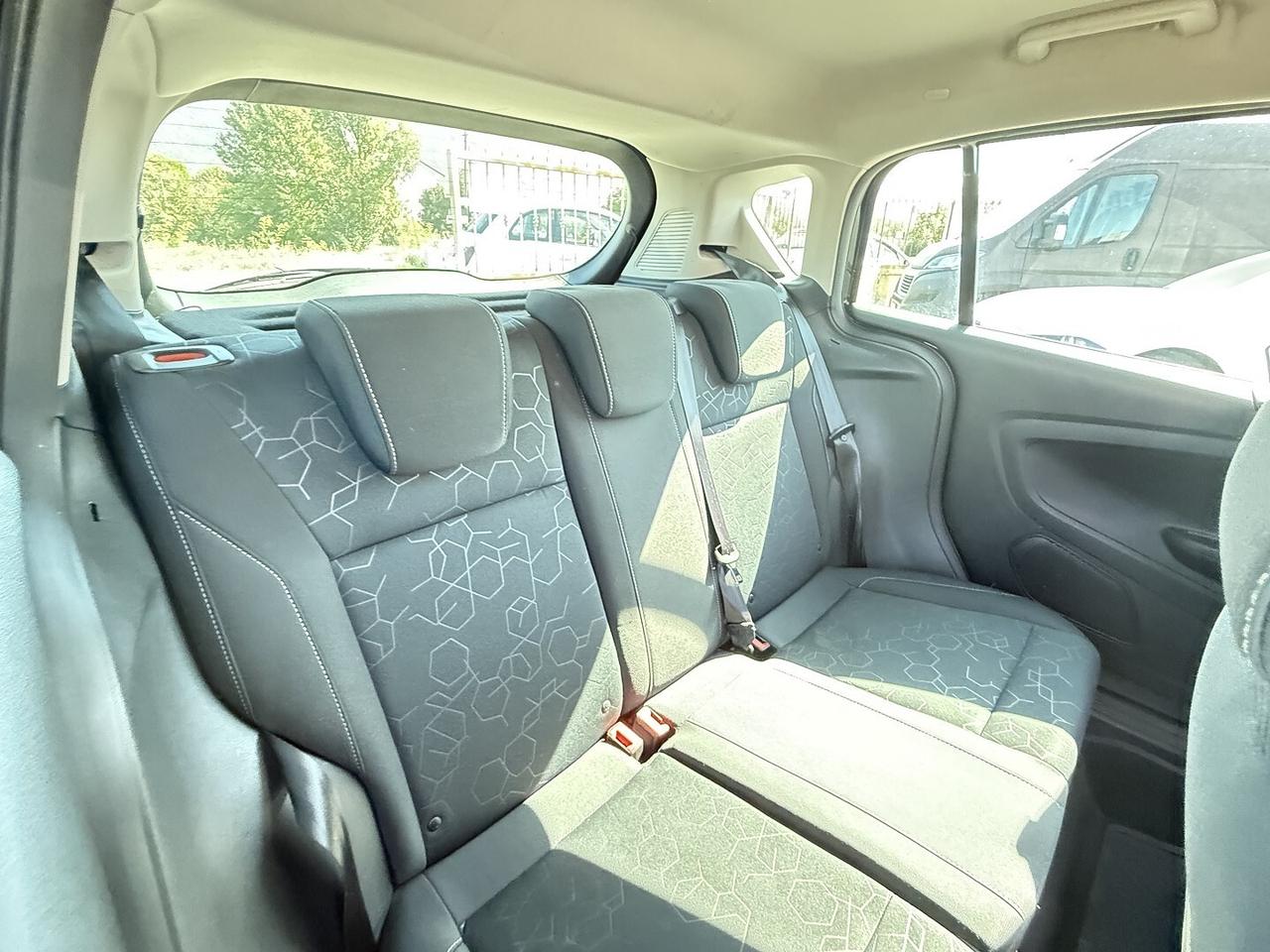 FORD B MAX ADATTA NEOPATENTATI