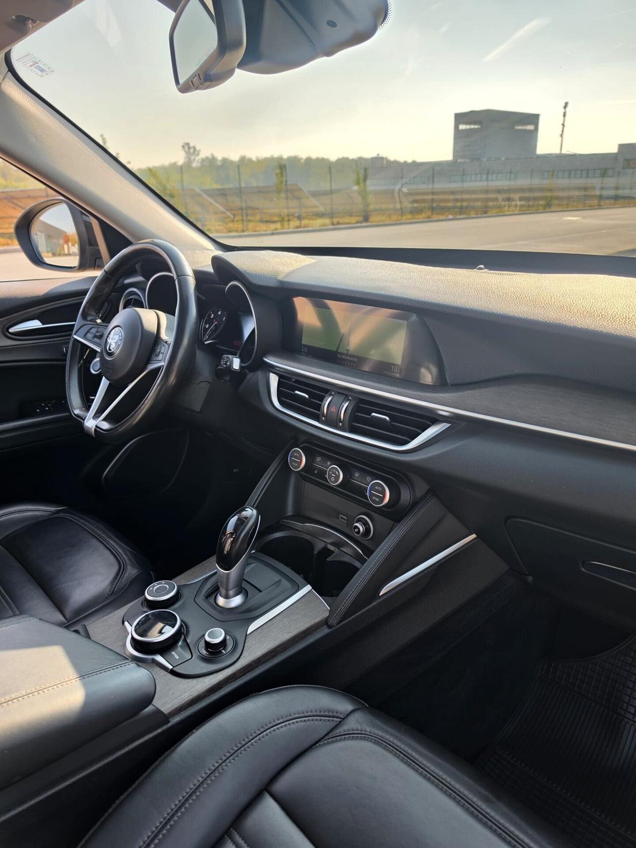 Alfa Romeo Stelvio q4 executive