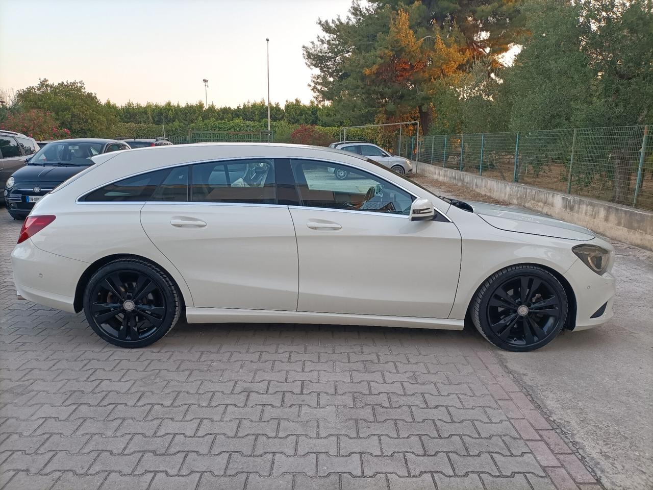 Mercedes-benz CLA 220d Automatic Premium Dark Night