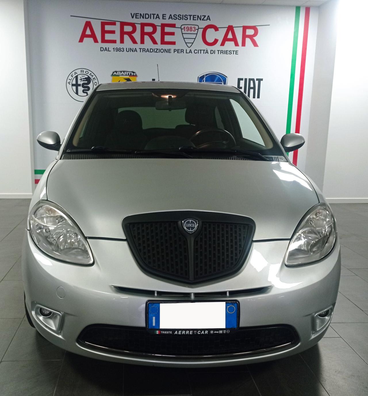 Lancia Ypsilon 1.4 16V Sport MomoDesign