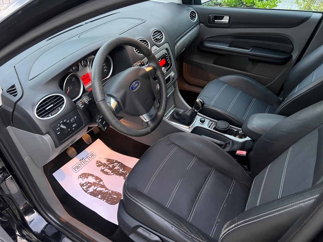 Ford Focus 2000 gpl titanium