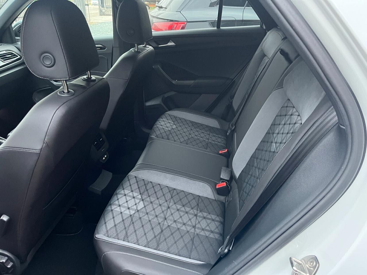 Volkswagen T-Roc 1.5 TSI ACT R-Line 10/2022 **KM 68198**